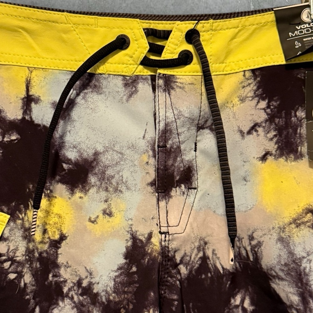 Volcom Mod-Tech Board Shorts nwt - Picture 2 of 7